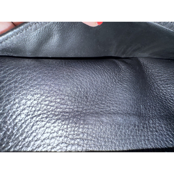 Louis Vuitton Mahina Portefeuille Amelia Wallet with Dust Bag - Picture 13 of 16